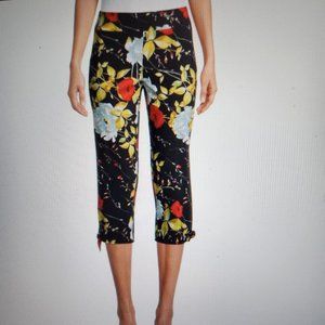 Priced to sell! Pioneer woman floral pull-on capri pant size XL - Hard to find!